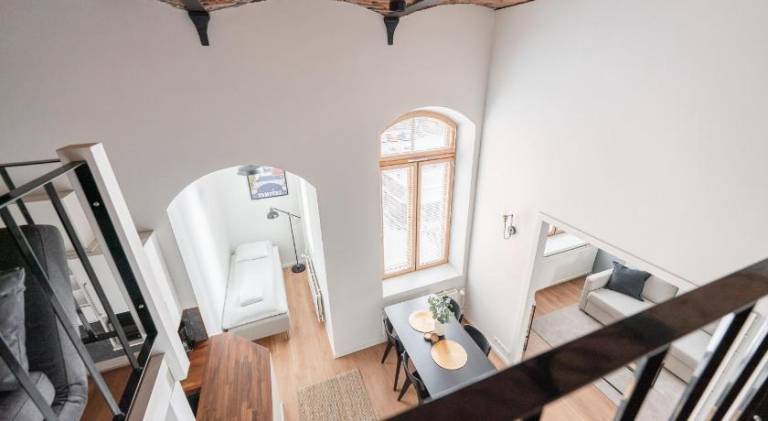 Historical Loft with Sauna & Free Parking, Hosts up to 7 guests — photo 3