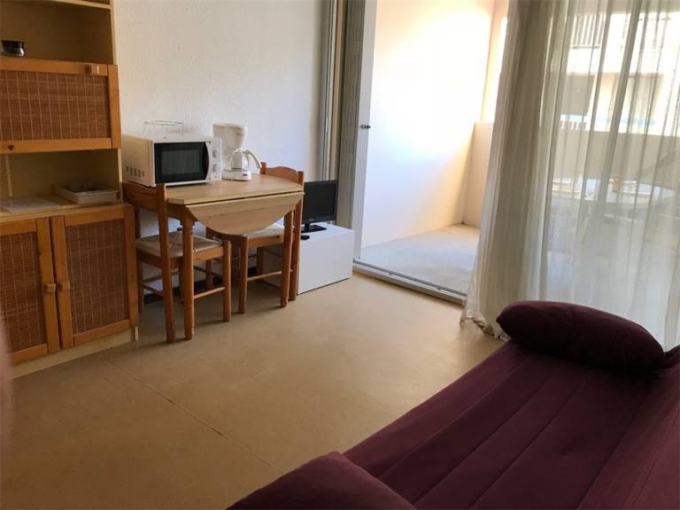 Studio Cabine in Port Leucate with Pool, Beachfront, Parking, and Nearby Shops — photo 4