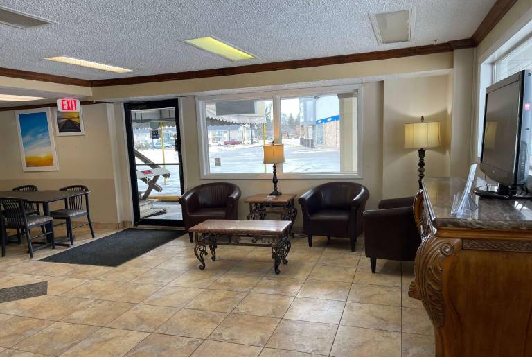 Days Inn & Suites by Wyndham Port Huron — photo 3