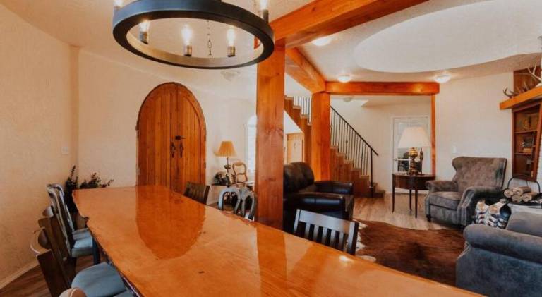 House with jacuzzi — photo 3