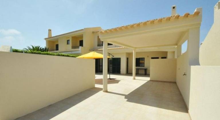 Fully equipped house with BBQ, garden & private pool | Pets allowed — photo 3
