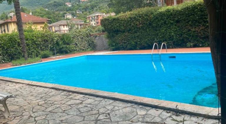 Holiday apartment with patio & pool in Rapallo