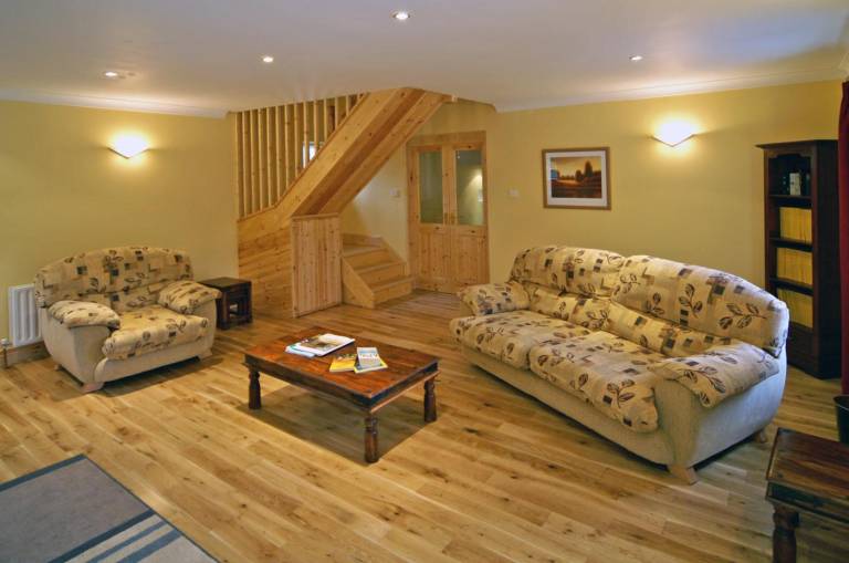 Fully equipped cottage with barbeque, terrace & yard | Pets allowed — photo 3