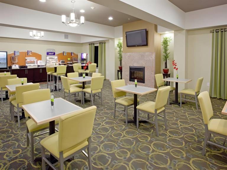 Holiday Inn Express Hotel & Suites Alvarado By IHG — photo 5