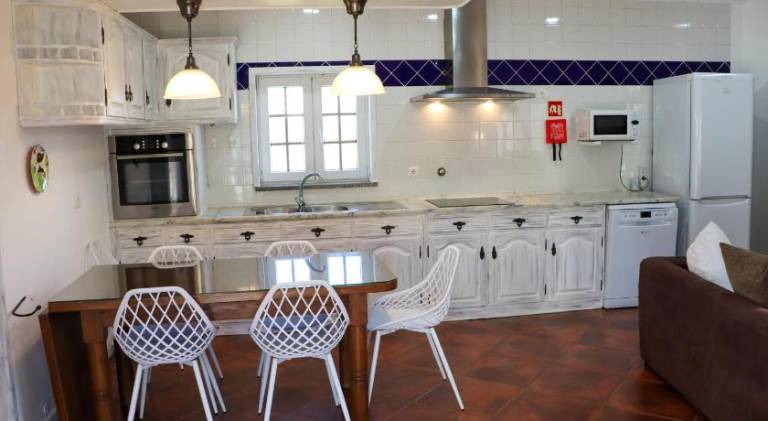 Villa with barbecue & pool — photo 3