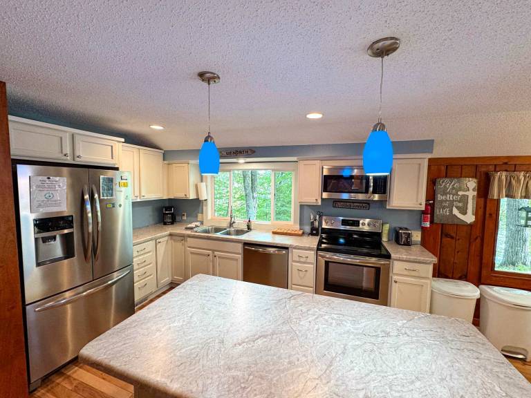Child-friendly beautiful vacation home with grill | Water view | Pets allowed — photo 4
