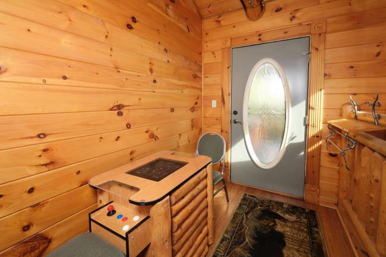 Cabin with pool & barbeque | Mountain view — photo 4