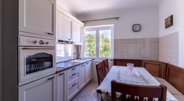Holiday apartment with barbecue, garden & patio — photo 3