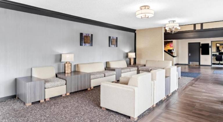 Red Lion Hotel Portland Airport — photo 2