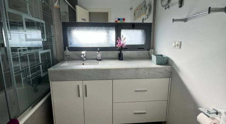 Rental apartment with terrace & pool — photo 4