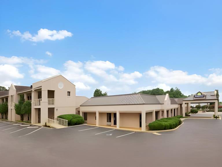 Days Inn by Wyndham Alexander City in Alexander City, AL