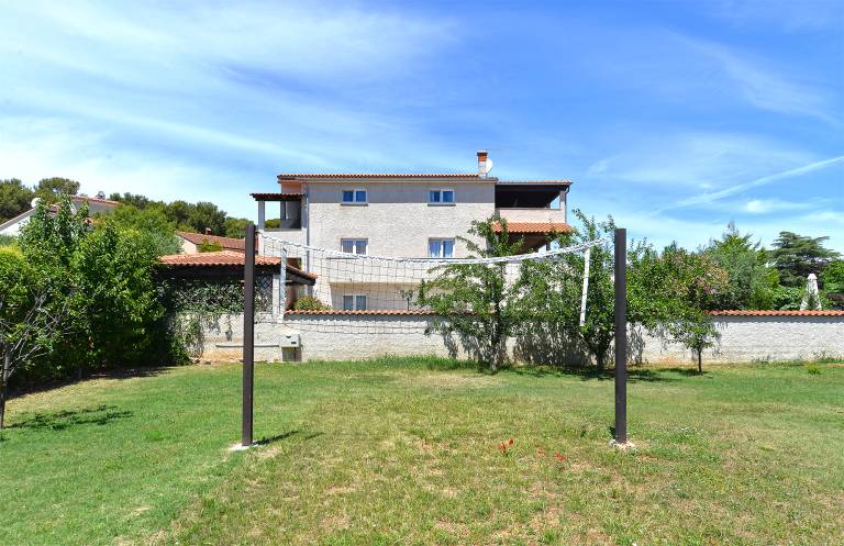 Children-friendly beautiful house with grill, pool & patio | Pet-friendly — photo 5