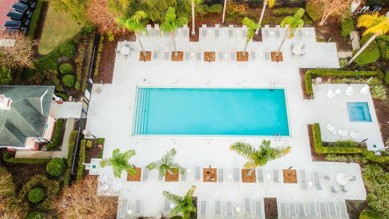 Villa with yard & pool — photo 3