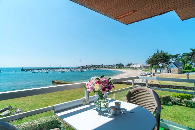 Family-oriented rental apartment with yard, grill & patio | Sea view | Beach nearby | Pet-friendly — photo 2