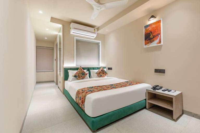 FabHotel Red Vibe Kasturba Nagar