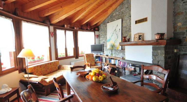 Vacation home with terrace, sauna & hot tub — photo 3