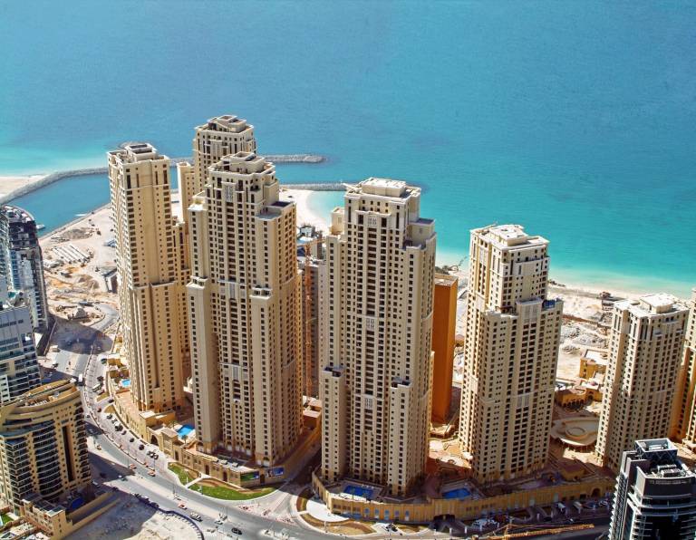 Ample rental apartment with terrace, pool & yard | Next to the beach | Good for workation | Pets are welcome in Abu Dhabi
