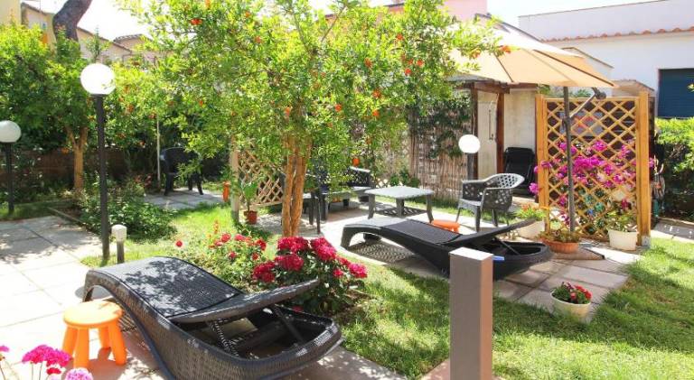 Apartment with patio & yard | Perfect for remote work — photo 2