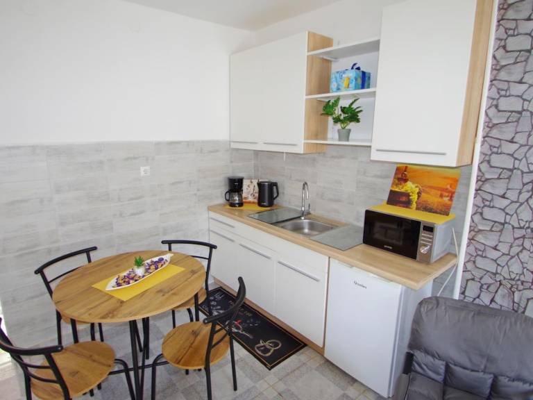 Holiday apartment with garden & terrace — photo 5