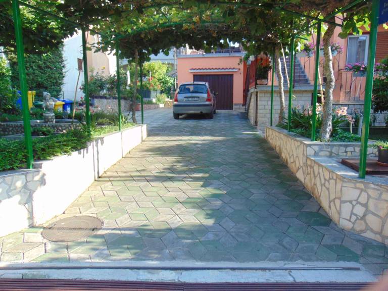 Holiday apartment with yard, grill & terrace | Pets allowed — photo 4