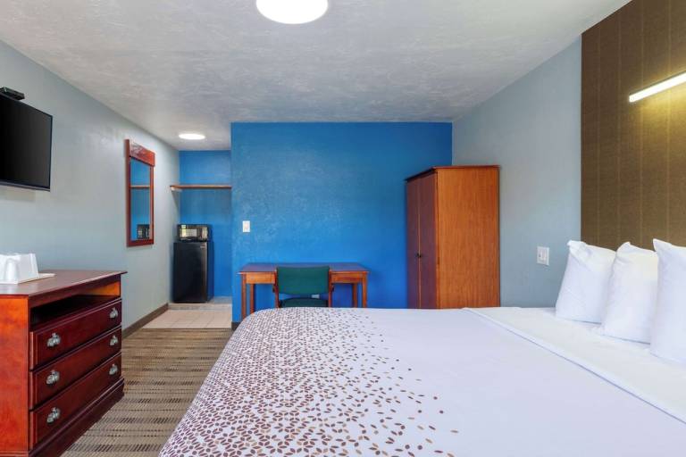 Motel  Plainville