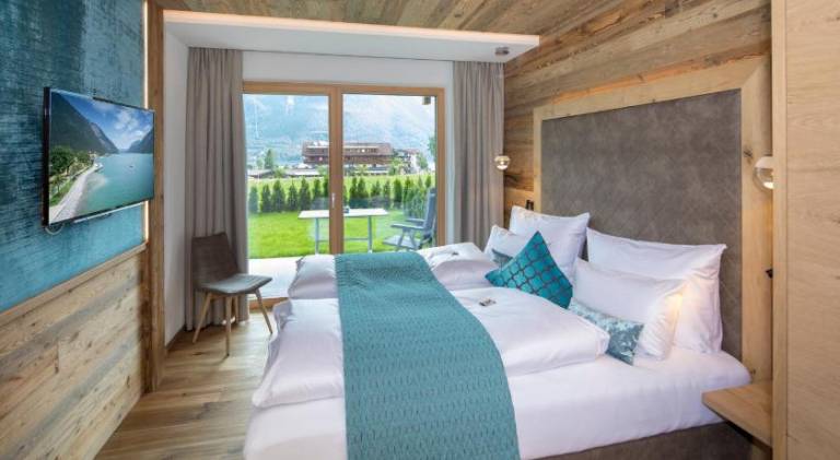 Beautiful serviced apartment with garden, pool & patio | Ski nearby | Pet-friendly — photo 2
