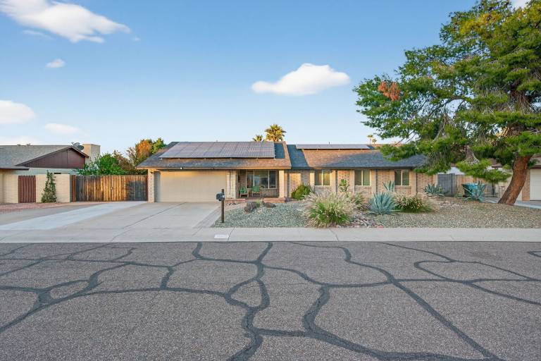 Family-oriented beautiful vacation home with BBQ | Mountain view | Dogs allowed — photo 2