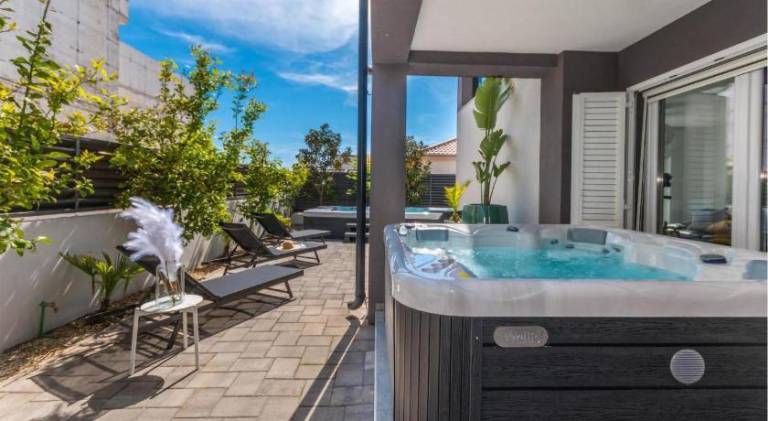 Vacation home with hot tub & pool | Dogs allowed — photo 2