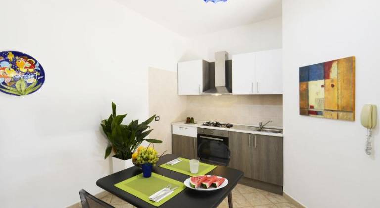 Serviced apartment with patio, pool & yard — photo 5