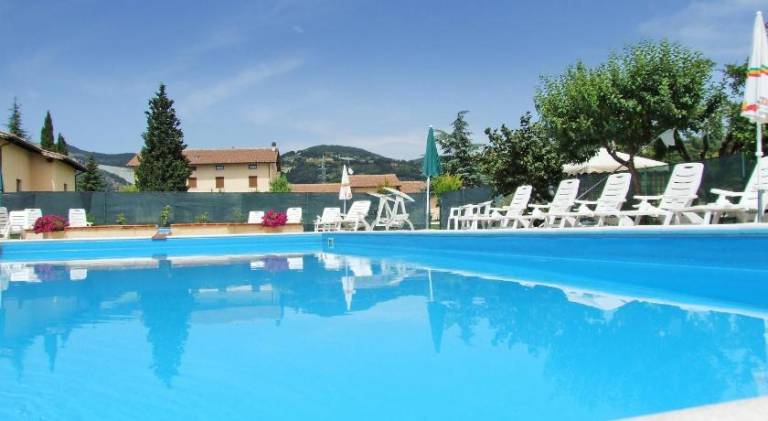 Farm with garden, pool & jacuzzi — photo 3
