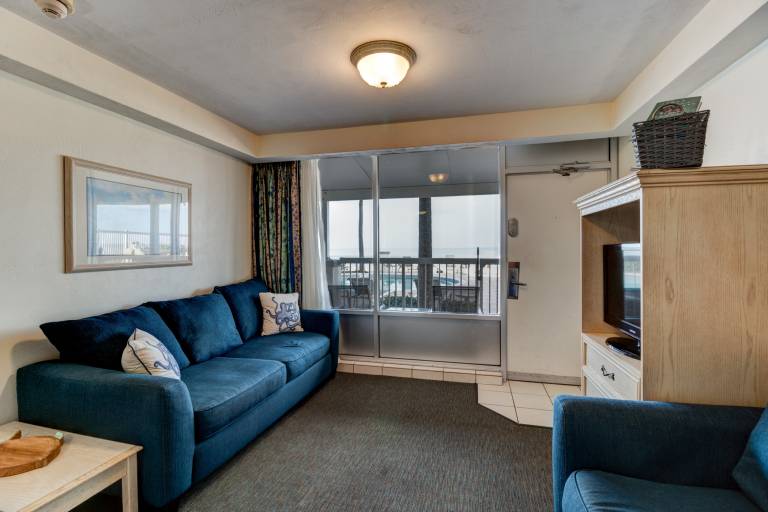 Seahorse Oceanfront with Balcony Sleeps 6 Kitchenette