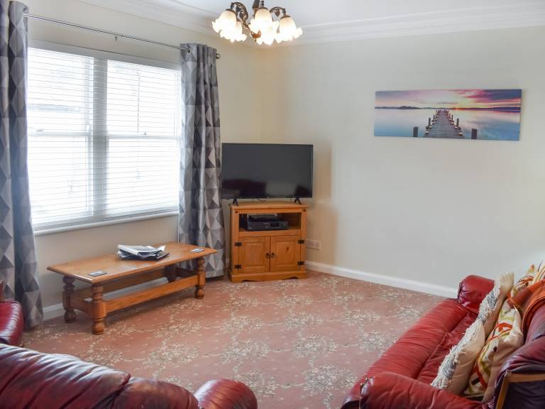 Cottage with 2 rooms for 4 persons — photo 3