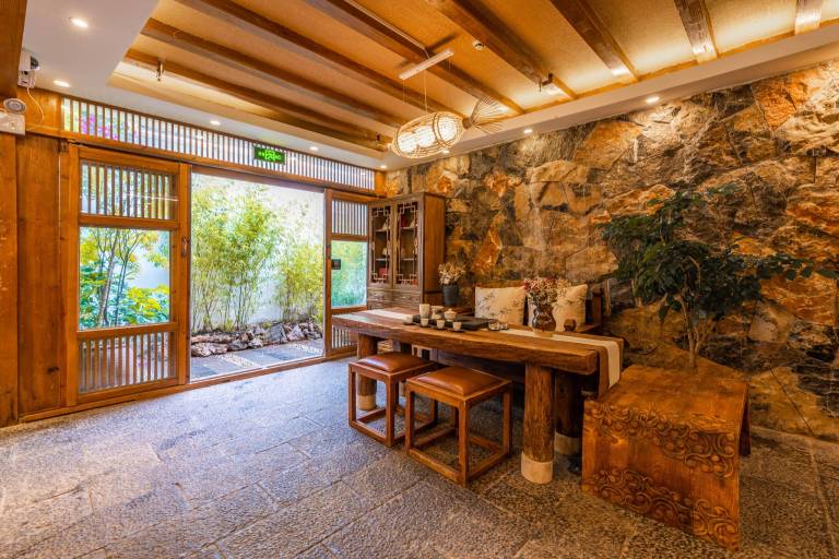 Lovely vacation home with patio | Pet-friendly — photo 3