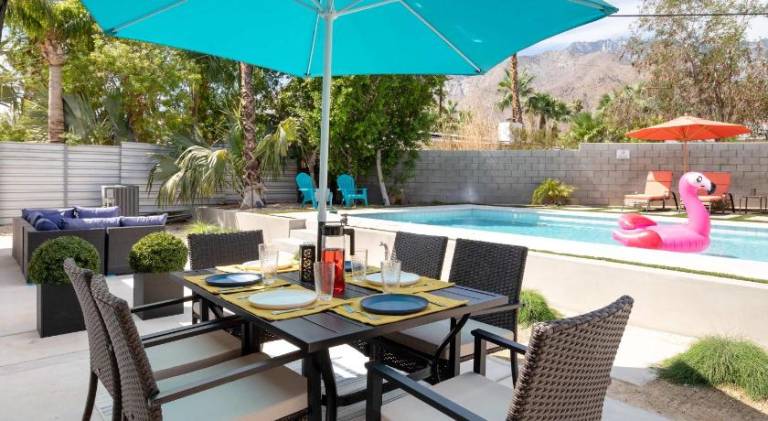 Vacation home with pool — photo 5