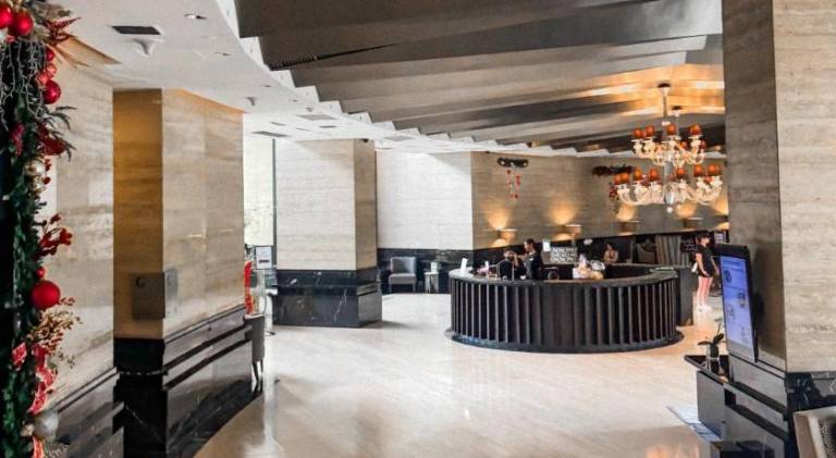 Luxury 3BR Gramercy Makati 141 sqm City View with Balcony Group or Family Stay Pet-friendly — photo 5