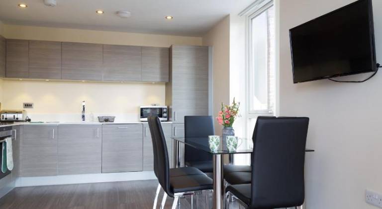 Exquisite & Homely Penthouse, 2 mins walk from Cambridge Station, Big balcony, lift access, secured — photo 3