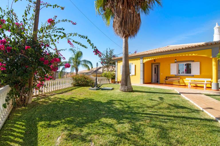 Villa with terrace, private pool & fast internet | Garden view — photo 5