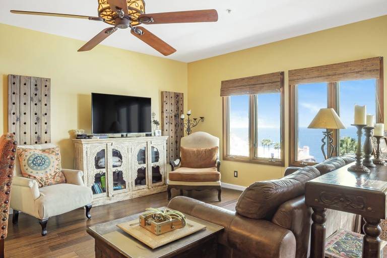 Condo Avalon