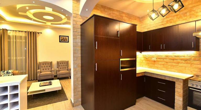 Serviced apartment with patio & pool — photo 3