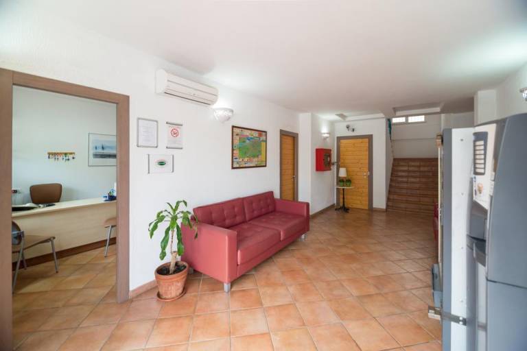 Apartment with patio — photo 3