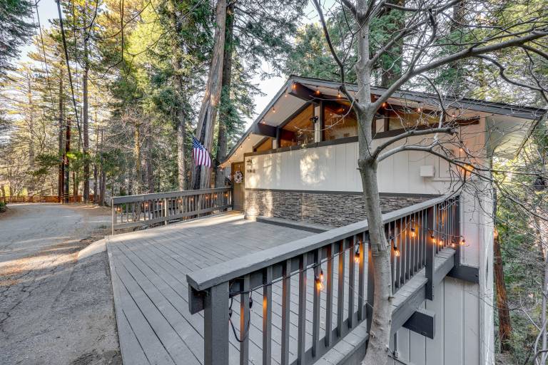 Modern Lake Arrowhead Retreat: 3 Mi to Village — photo 3