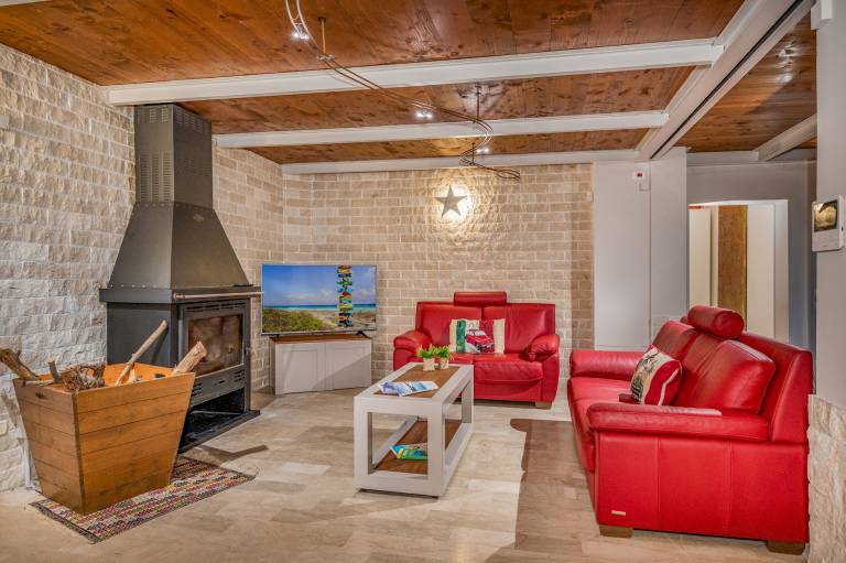 Fully equipped big villa with private pool, barbecue & jacuzzi | Pets allowed — photo 4