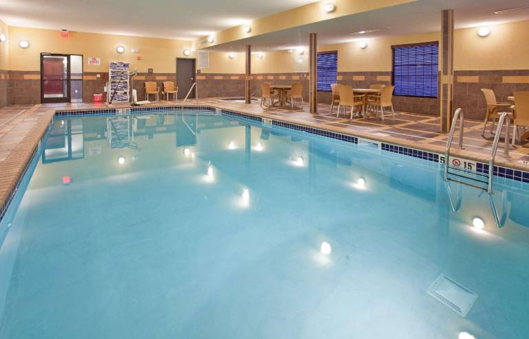 Hampton Inn & Suites Dickinson — photo 3