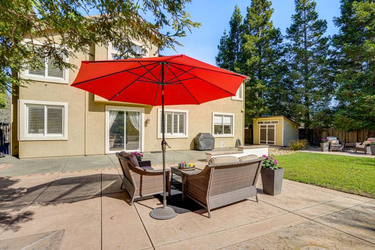 Fairfield Wine Country Getaway w Backyard Oasis