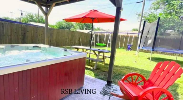 Stunning 4BR 2BA Hot Tub Cozy Holiday Home in Plano in Plano, TX