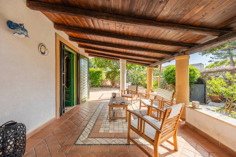 120 m&sup2; Villa