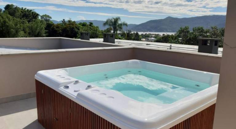 Vacation home with jacuzzi — photo 3