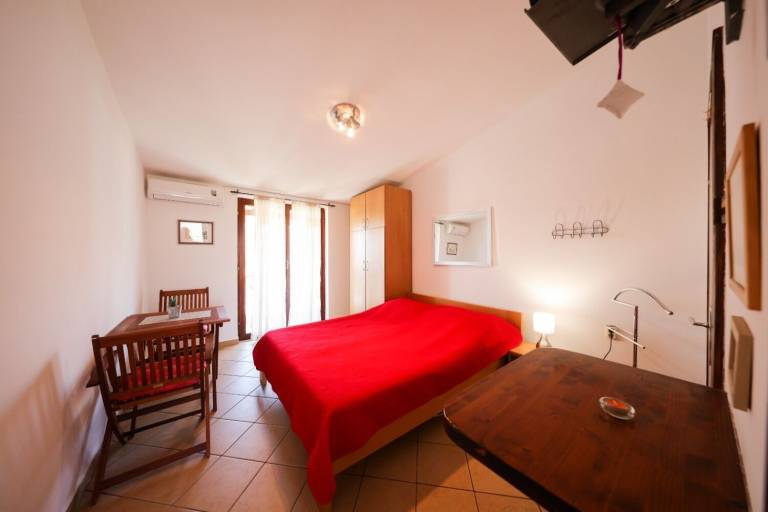 Holiday apartment with patio & barbecue | Sea view — photo 4