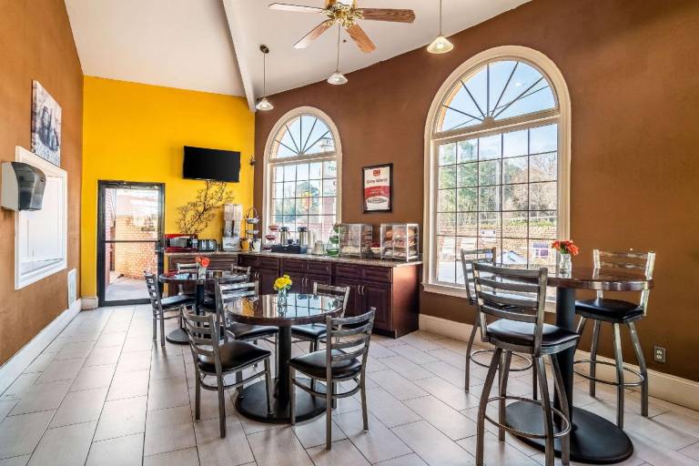 Econo Lodge Acworth East — photo 4
