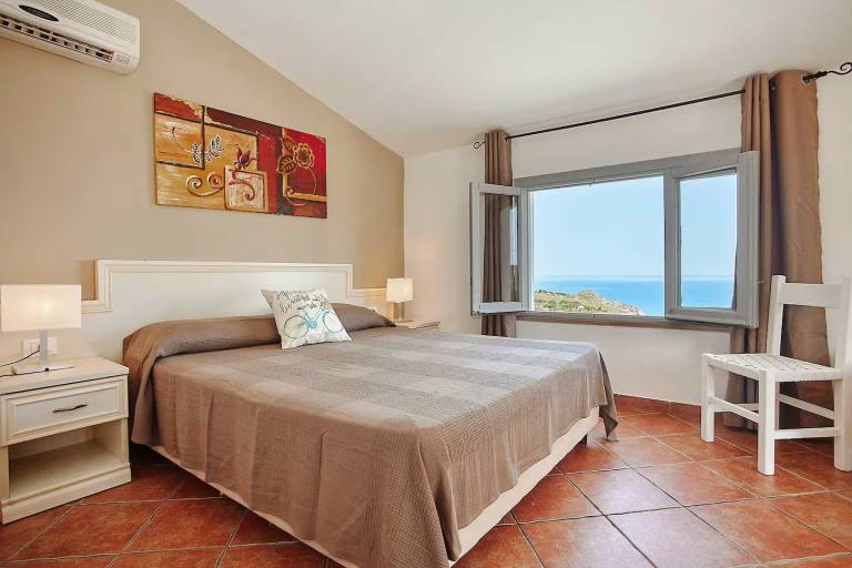 Villa with barbecue, patio & private pool | Pool view — photo 3